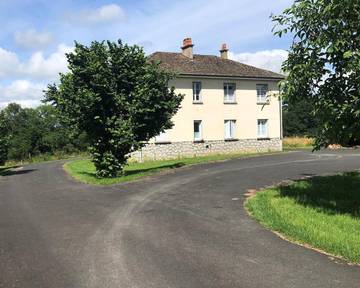 Gîte pour 6 personnes, avec jardin et vue ainsi que balcon et vue sur le lac à Saint-Gérons