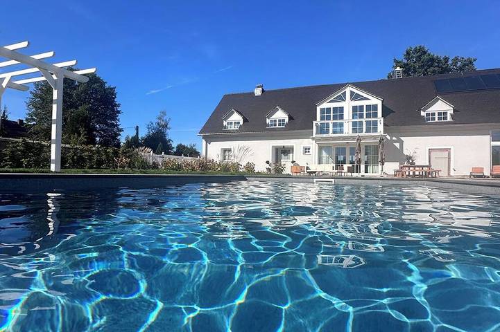 Villa mit pool für 8 Personen, mit Balkon und Garten in Sachsen