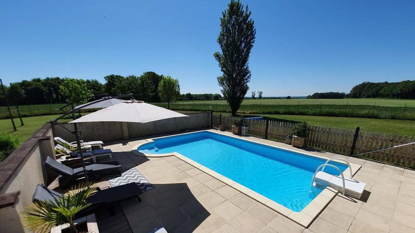 Location de vacances pour 5 personnes, avec Terrasse ainsi que Jardin et Piscine à Cinq-Mars-la-Pile
