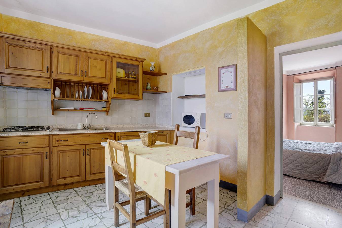 Geheel appartement, Appartement 'Appartamento Paggio' met Gedeeld Zwembad en Airconditioning in Massarosa, Italiaanse Rivièra