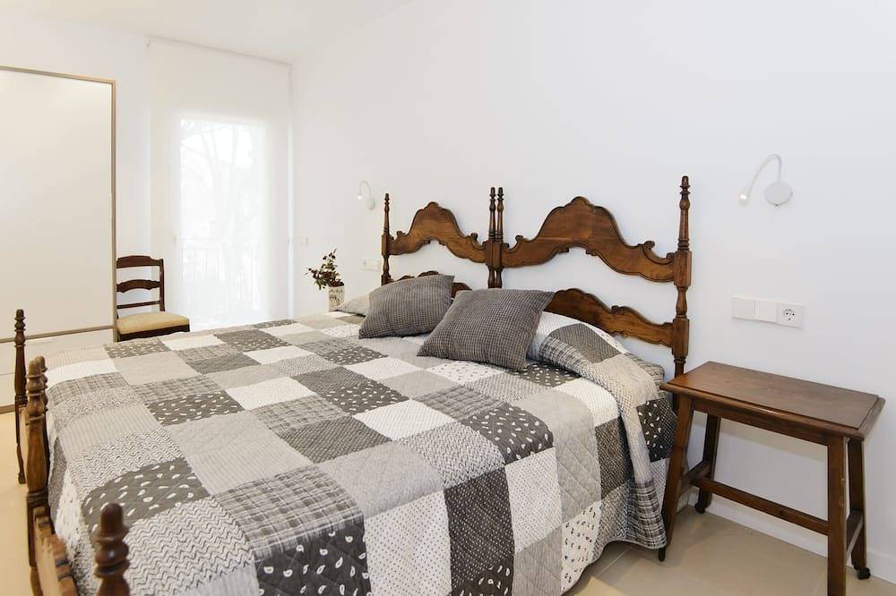 Villa unique en face de la plage et entouré d'arbres méditerranéens in Platja d'Aro, Costa Brava