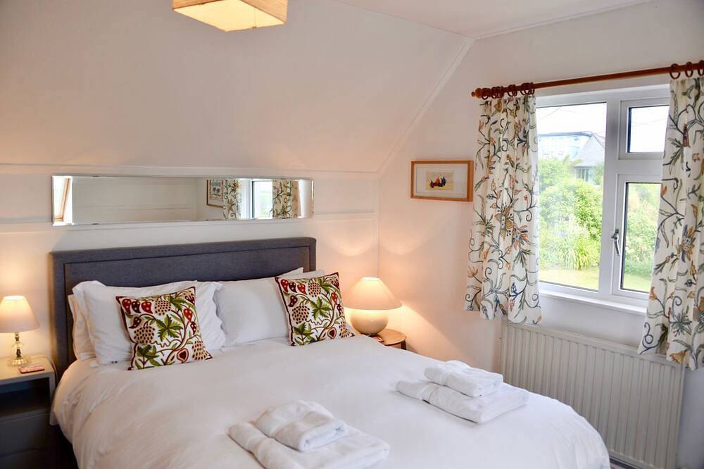 Trehanoo House (sleeps 8) and separate (Annexe sleeps 4/5) in St Minver Lowlands, Pentire Point - Widemouth