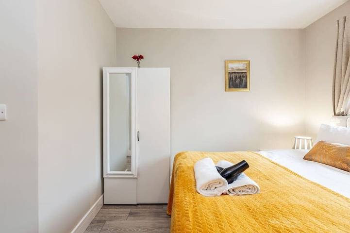 Attractive 2 Bed 2 Bath Bungalow nr Bluewater - Dartford in Dartford, Kent