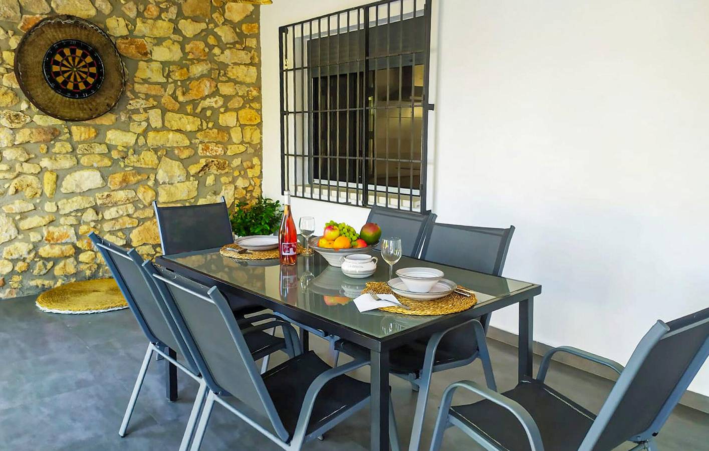 Acogedor apartamento de 2 dormitorios con piscina y terraza, a 1 km de Ermita Nueva in Ermita Nueva, Alcalá la Real
