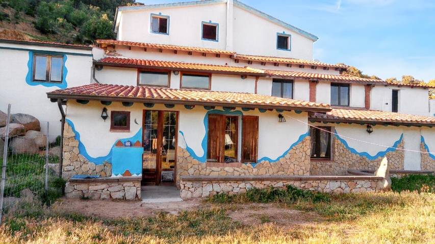 Agriturismo per 5 persone, con giardino e terrazza in Medio Campidano