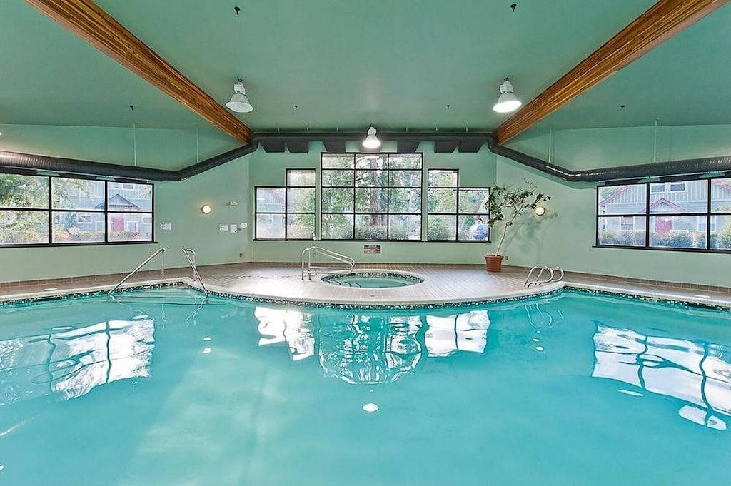 Hauptsaison verfügbar !! <br>Wifi und Kabel, Pool und Whirlpool, Bbq Minigolf. Coombs! in Parksville, Regional District of Nanaimo