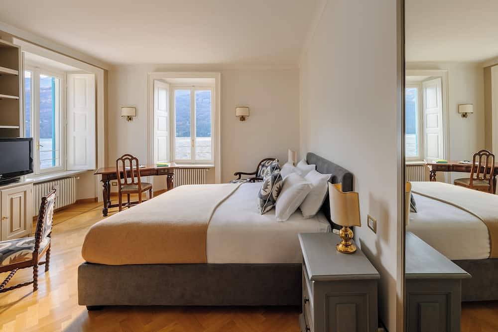 La Casa - Spacious apartment in historic villa with private lake access in Carate Urio, Comosjøen