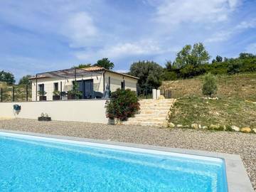 Cottage pour 4 personnes, avec vue ainsi que jardin et piscine à Vagnas