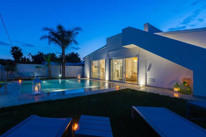 Ferienhaus für 10 Personen, mit Ausblick und Pool sowie Garten und Terrasse