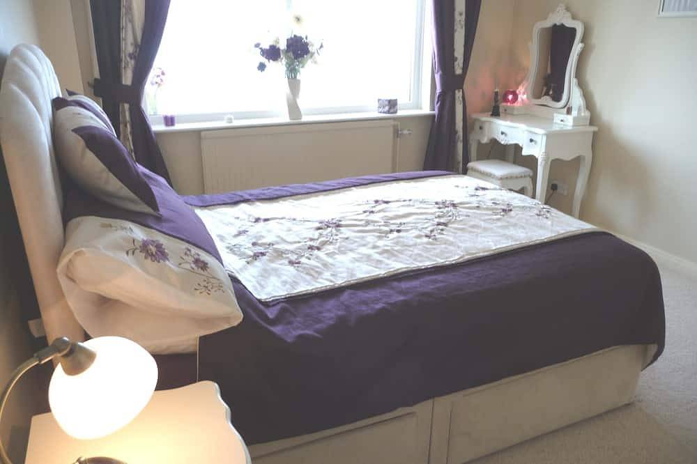 Entire apartment, With spectacular sea views the flat is literally across the road from the Beach. in Hove, Brighton