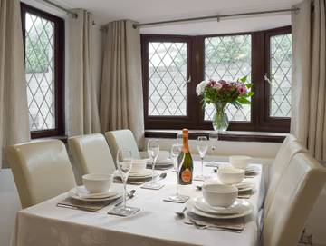 Log Cabin for 6 People in Swansea region, Photo 2