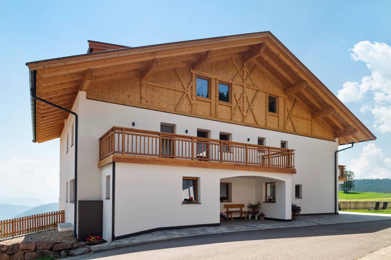 Entire apartment, Apartment 'Moserhof Wohnung Salbei' with Mountain View, Balcony and Wi-Fi in Jenesien, Sarntal Alps