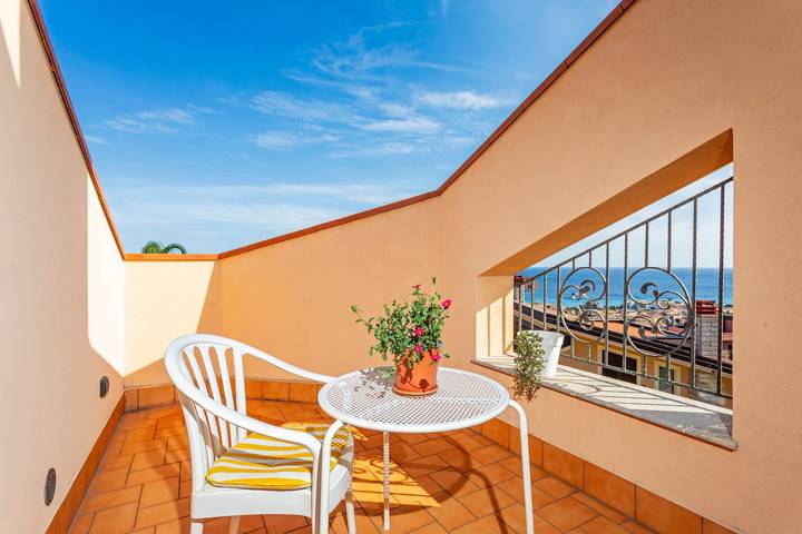 Studio-Apartment 'The Amphora Lodging' mit Meerblick, Wlan und Klimaanlage in Furci Siculo, Messina Provinz