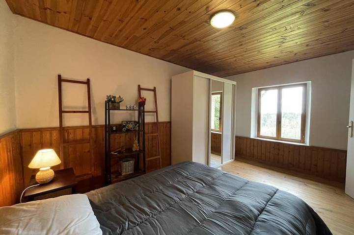 Gîte pour 2 personnes, avec jardin à Châtel-Montagne - 3