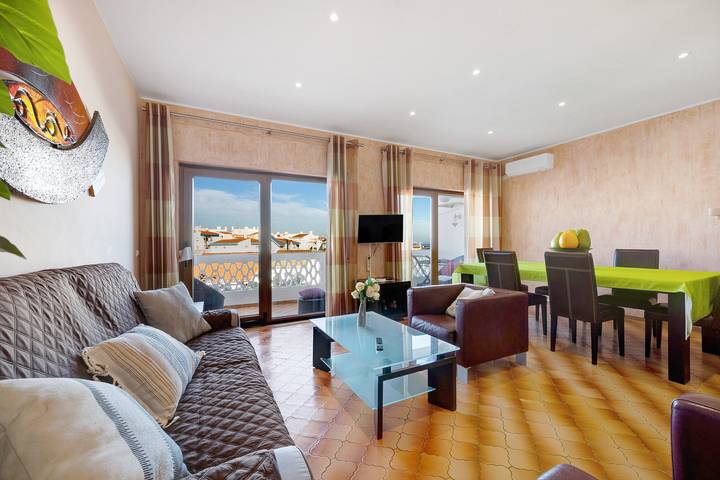 Apartamento inteiro, Apartamento 'Lagos Terraço Villa' com Terraço Privado, Wi-Fi & Ar Condicionado in Santa Maria, São Gonçalo de Lagos
