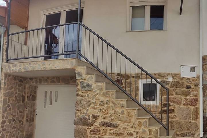 Apartamento para 5 personas, con balcón y jardín en Celanova
