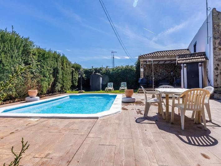 Location de vacances pour 6 personnes, avec terrasse ainsi que jardin et piscine à Villanueva del Río y Minas - 2