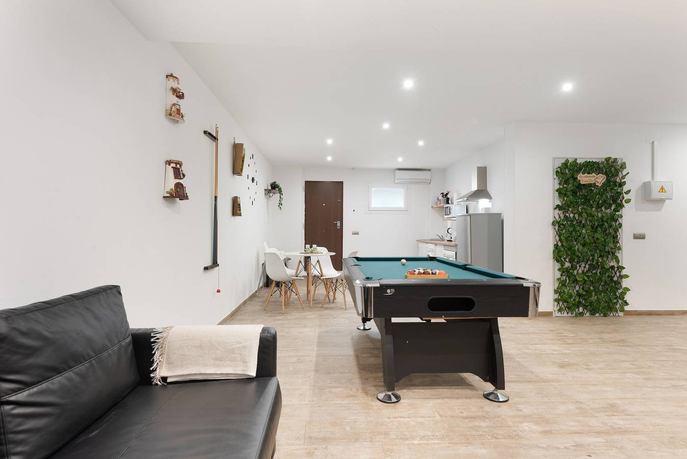 Ganze Wohnung, Apartment 'Buendía Aeropuerto Málaga Playa' mit privater Terrasse, Wlan & Klimaanlage in Churriana, Malaga