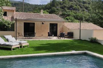 Cottage pour 5 personnes, avec jardin et terrasse à Aurel