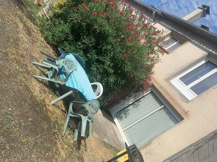 Gîte pour 5 personnes, avec jardin et vue, adapté aux familles à Parisot - 3