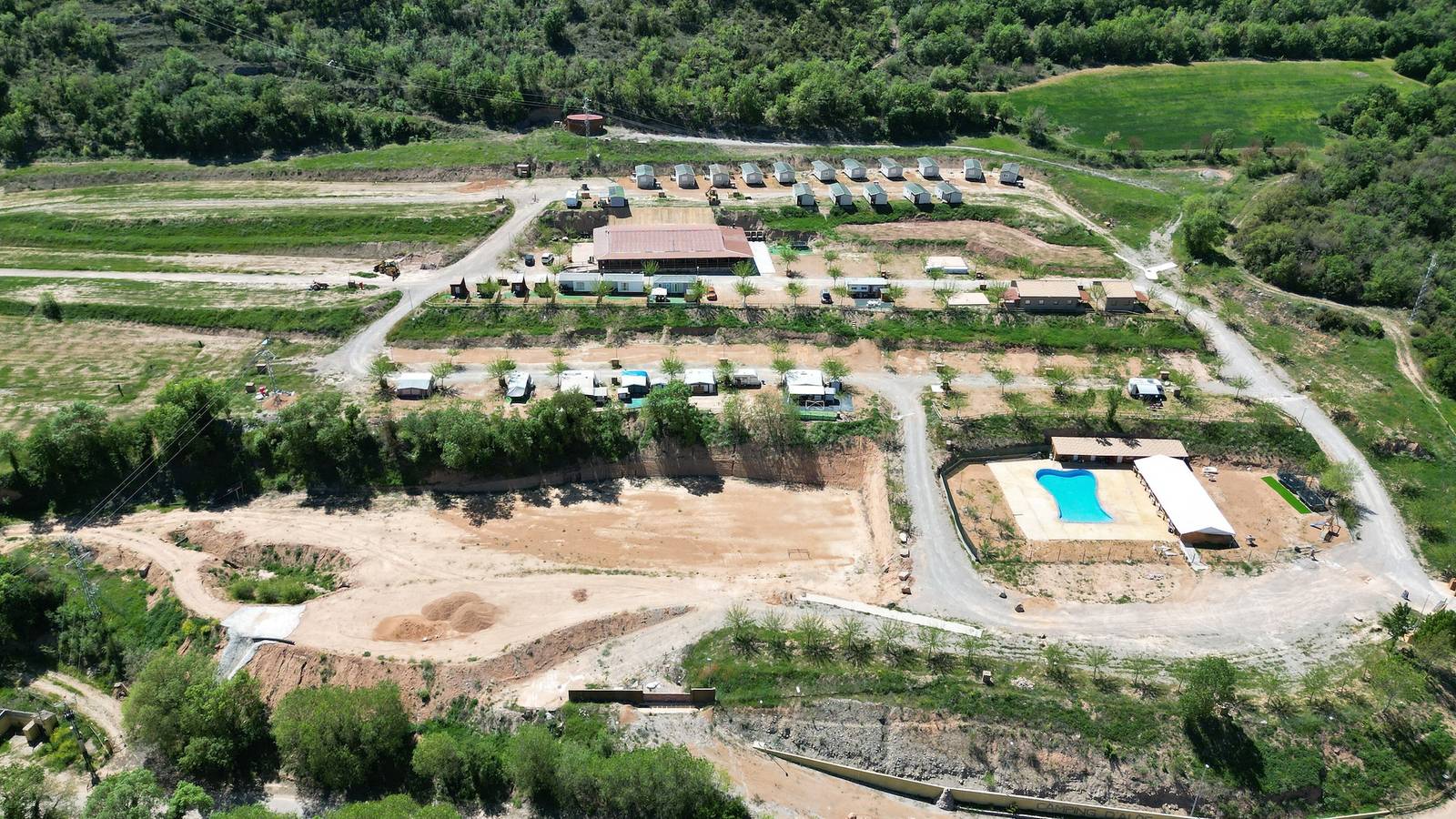 Caravana 'Bungalow 1' con vistas a la montaña, Wi-Fi y aire acondicionado in Alós de Balaguer, Noguera