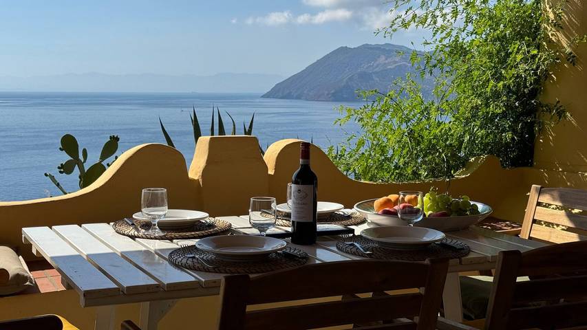 Ferienhaus für 6 Personen, mit Garten und Meerblick sowie Ausblick auf den Liparische Inseln