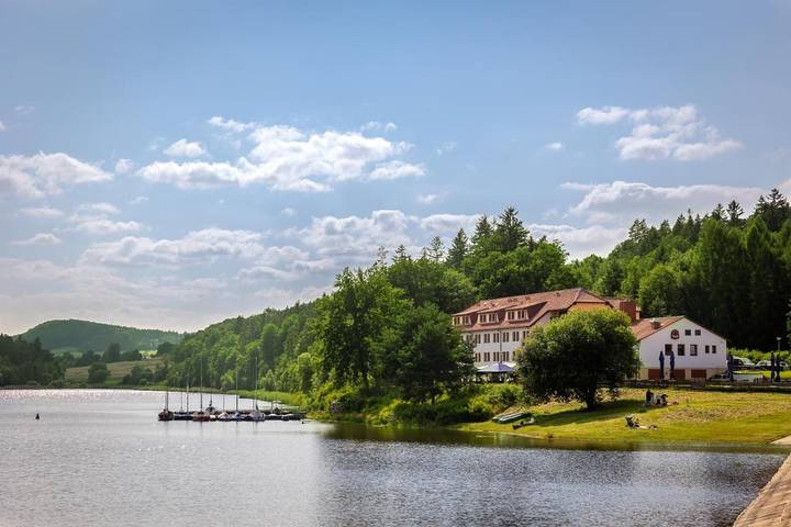 Hotel, mit Terrasse und Garten sowie Ausblick und Seeblick in Thüringer Kernland - 4