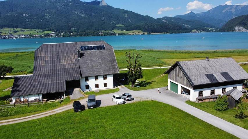 Ferienwohnung für 9 Personen, mit Ausblick und Seeblick sowie Garten in Strobl