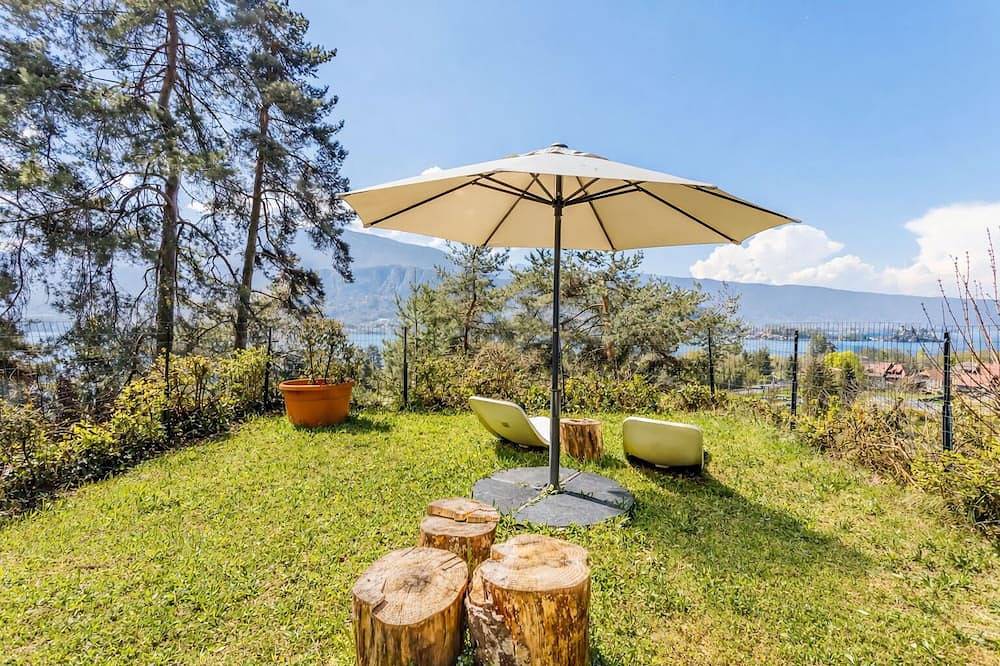 Appartement entier, Appartement terrasse panoramique 200 mètres du lac 2 terrasses in Talloires, Talloires-Montmin
