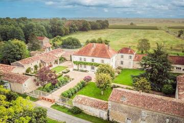 Gîte pour 20 personnes, avec sauna et jardin à Thézac