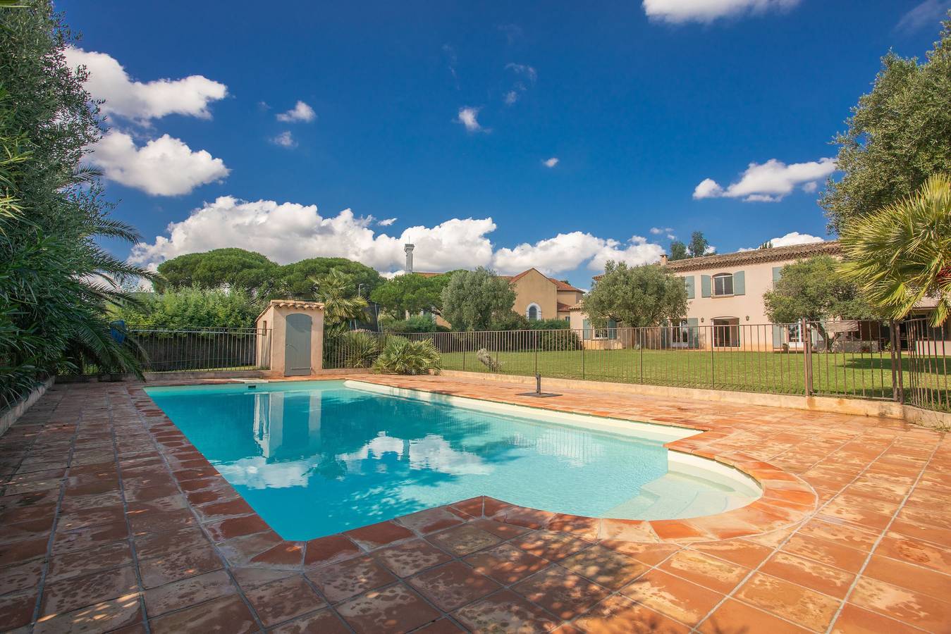 Villa 'Familiale La Croix-du-Sud' avec vue sur la mer, piscine privée et Wi-Fi in La Croix-Valmer, Parc national de Port-Cros