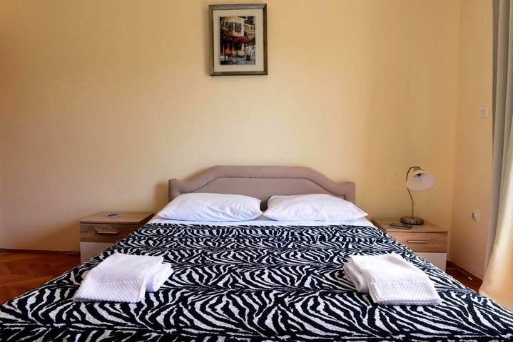 Maison d’hôte pour 2 personnes, avec jardin et vue dans Tivat