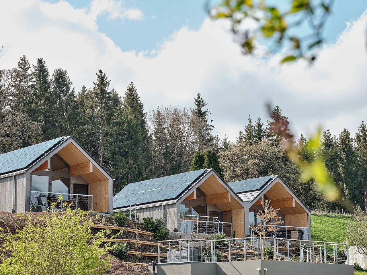 Ferienhäuser Fischer Wagenhausen - Luxus Chalet mit Whirlpool, Nr. 7a, Doppelhaus, 60qm, 2 Schlafzimmer, Indoor-Infrarotkabine, max. 4 Personen in Bad Saulgau, Region Bodensee-Oberschwaben