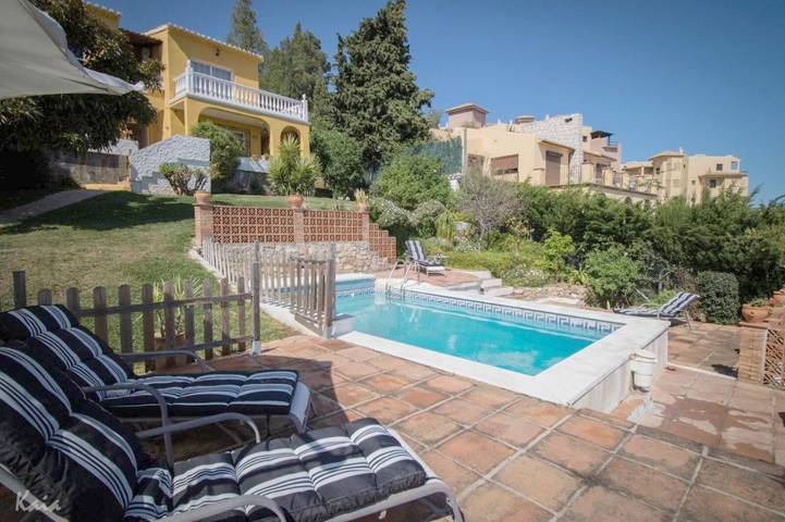 Villa pour 8 personnes, avec vue ainsi que jardin et piscine à Benalmádena