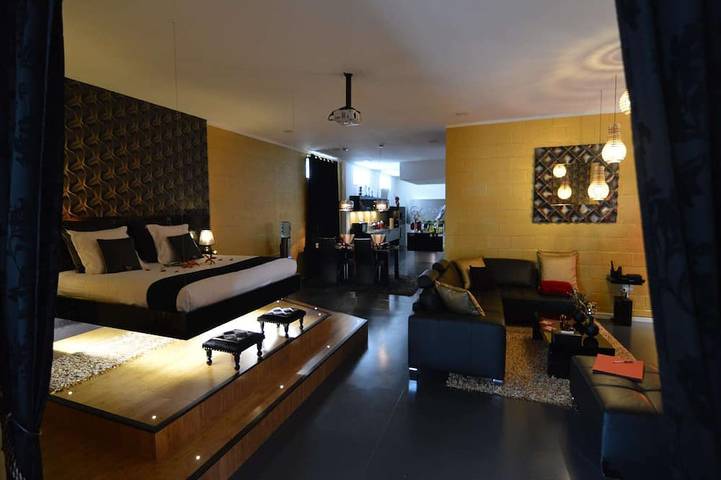 Location de vacances pour 2 personnes, avec terrasse ainsi que sauna et jacuzzi à Welkenraedt - 4