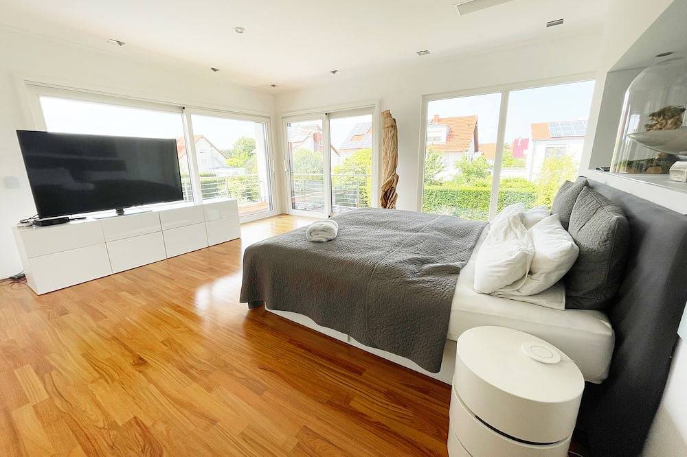 Luxus Villa nähe Heidelberg mit Pool, Kino und 1300 qm großem Grundstück in Hockenheimring, Walldorf