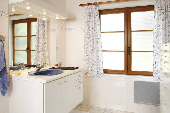 Location de vacances pour 8 personnes, avec jardin et piscine, animaux acceptés à La Chapelle-Saint-Sauveur - 4