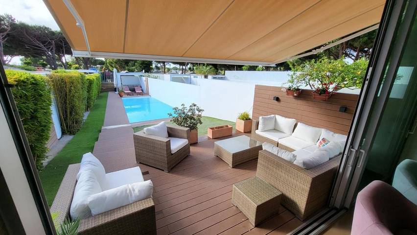 Location de vacances pour 12 personnes, avec Terrasse ainsi que Jardin et Piscine dans Aldeia Do Meco