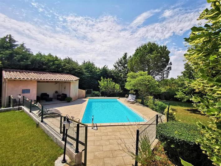 Appartement de vacances pour 4 personnes, avec piscine et jardin