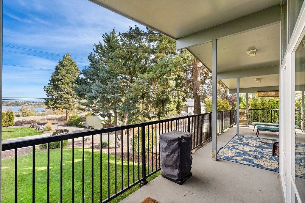 Lg House w schönen Blick auf den Fluss 2 Geschichten, 5bd3bth in Kennewick, Washington