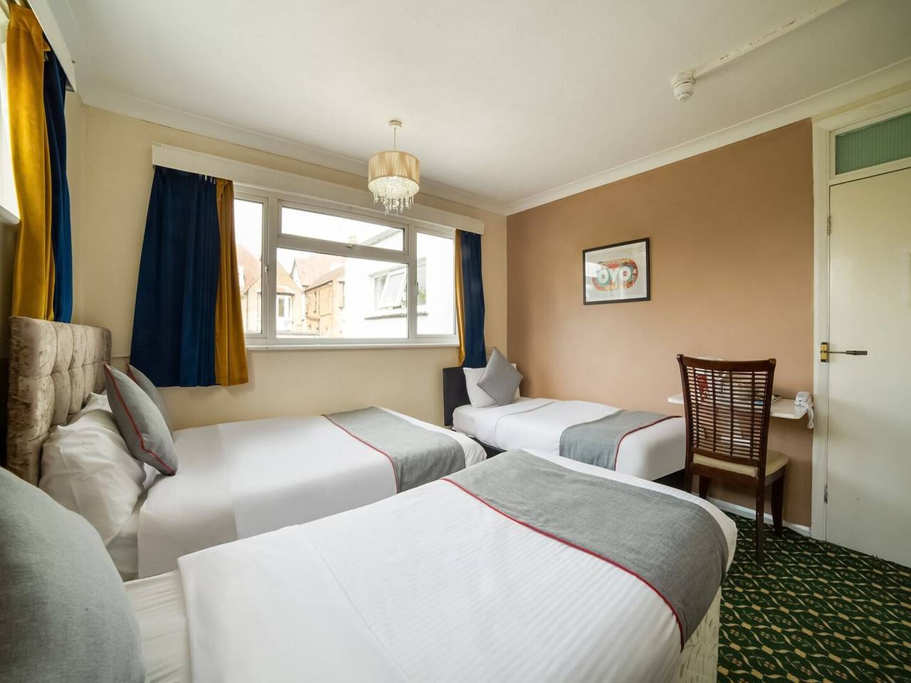 Deluxe Quad Studio in Westcliff-on-Sea, Southend-on-Sea