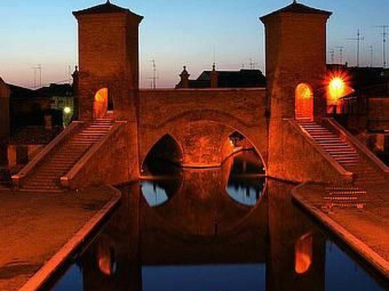 Chalet, Terrasse mit Kamin, privater Garten in Comacchio, Ferrara Provinz