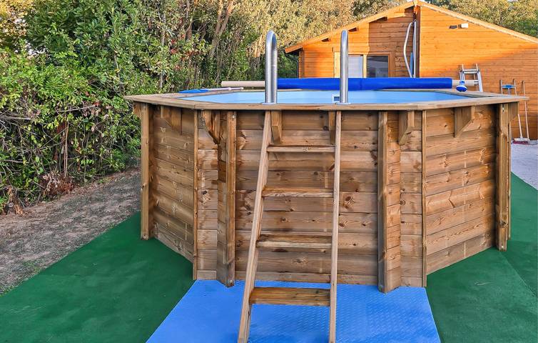 Maison de vacances pour 10 personnes, avec terrasse ainsi que jardin et piscine, adapté aux familles