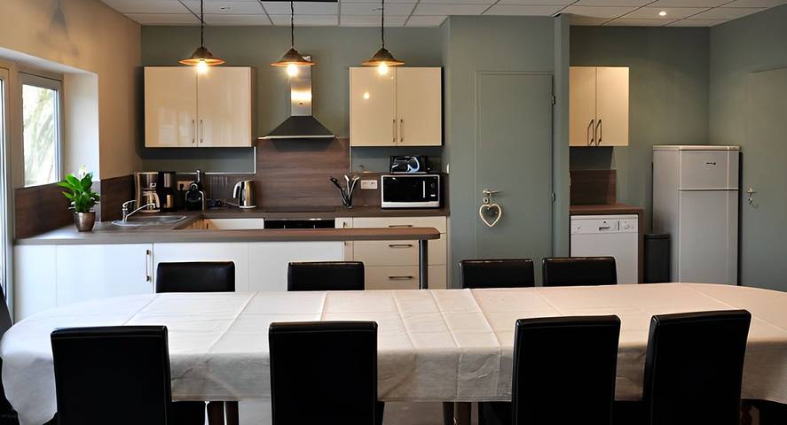 Gîte pour 10 personnes, avec piscine et terrasse ainsi que sauna et jardin en Bourgogne-Franche-Comté - 3