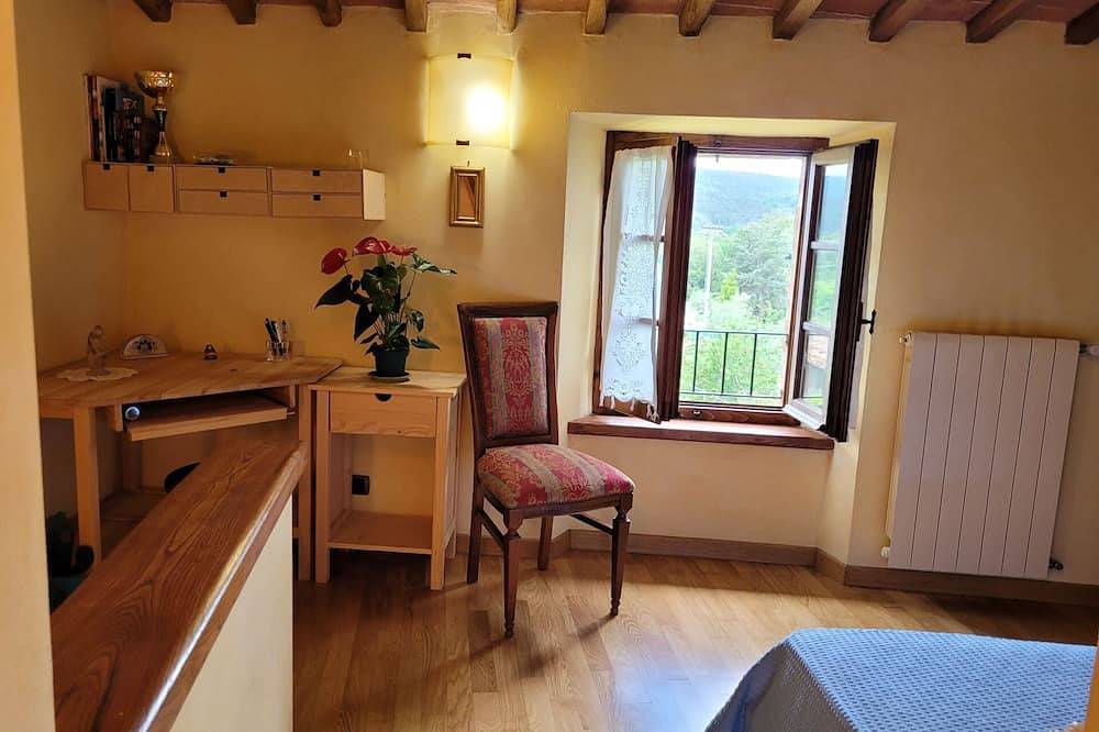 Geheel appartement, Romantic apartment located in a hamlet in the Sienese countryside in Monticiano, Provincie Siena