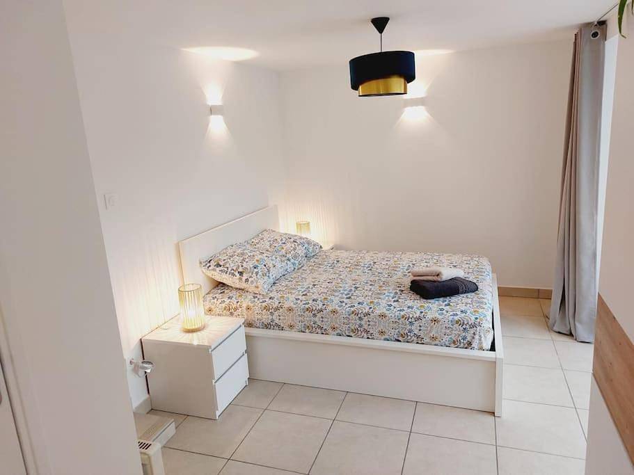 Appartement entier, Suite with Garden View in Paray-Vieille-Poste, Essonne