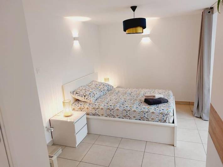 Gîte pour 4 personnes, avec jardin ainsi que terrasse et piscine à Paray-Vieille-Poste - 4