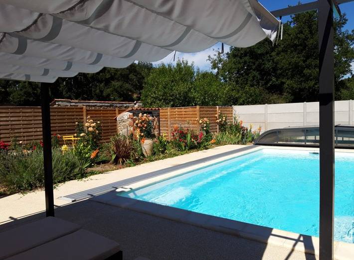 Chambre d’hôte pour 2 personnes, avec piscine ainsi que jardin et jacuzzi à Chaillé-sous-les-Ormeaux