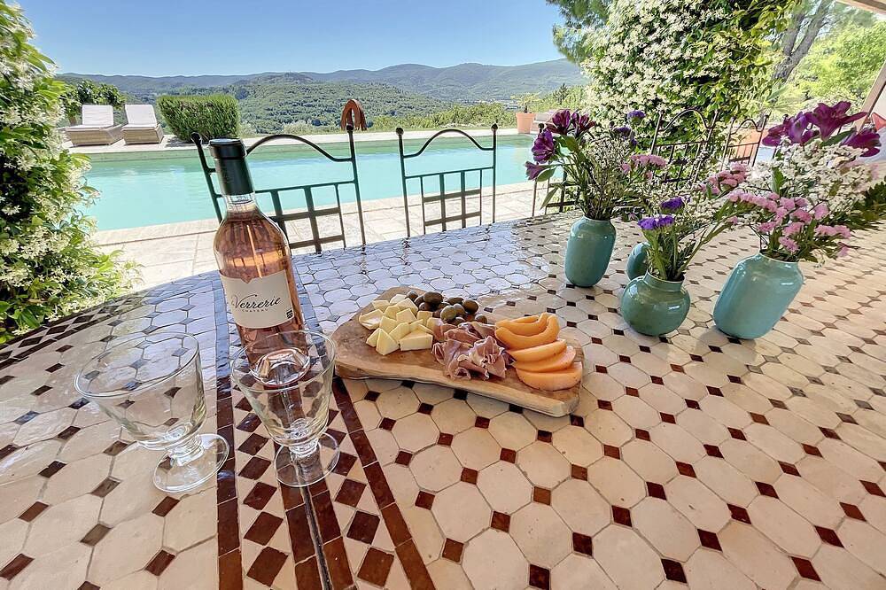 Exclusive 16 beds property, 7 Ac rooms, tennis, heated pool, top view... & Chef! in Viens, Regionaler Naturpark Luberon