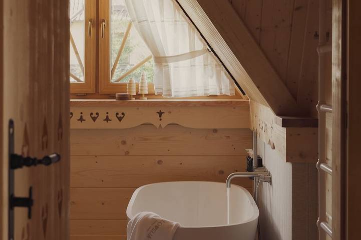 Lovelia Luxury Chalet - luxurious wooden house with jacuzzi near Zakopane in Dzianisz, Karpaty (Polska)
